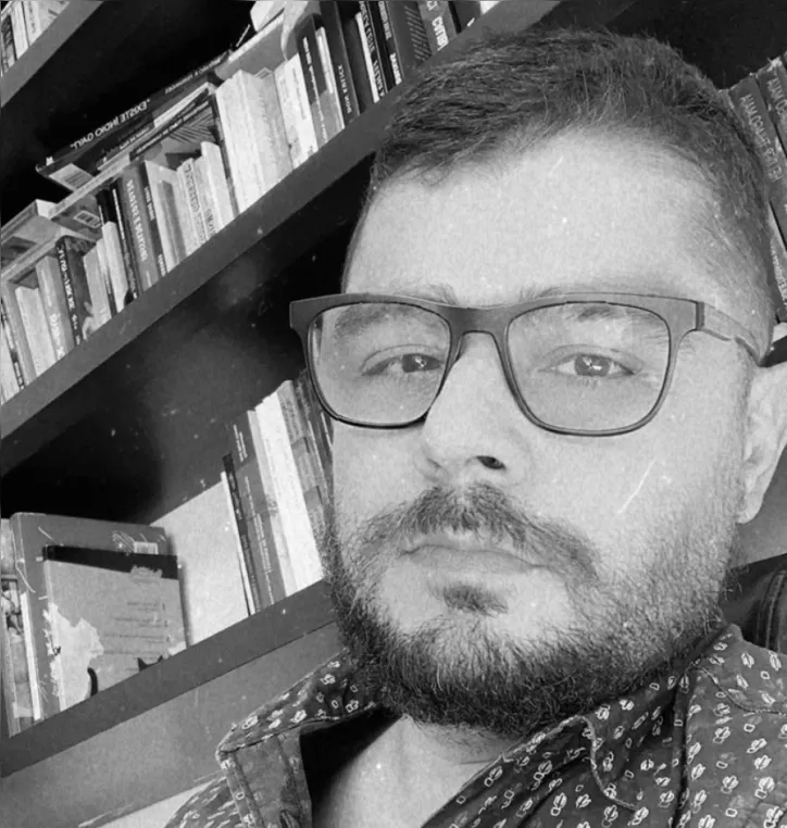 Para o professor Helder Maia, a literatura LGBTQIAP+ não deve se limitar a somente combater a lgbtfobia