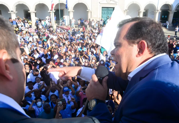 Presidente da CMS, Geraldo Junior, discursando para os agentes de combate de endemias e os agentes comunitários de saúde