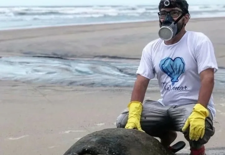 Médico veterinário e coordenador de encalhes do Projeto (a)mar, Wellington Laudano, que atua em prol da conservação marinha entre Maraú e Canavieiras, no sul da Bahia