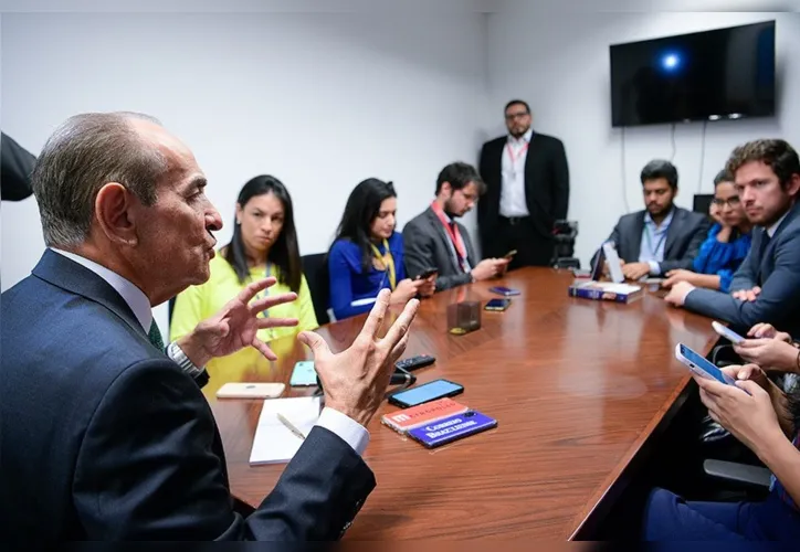 Marcelo Castro em entrevista coletiva nesta terça, depois de reunir-se com Pacheco