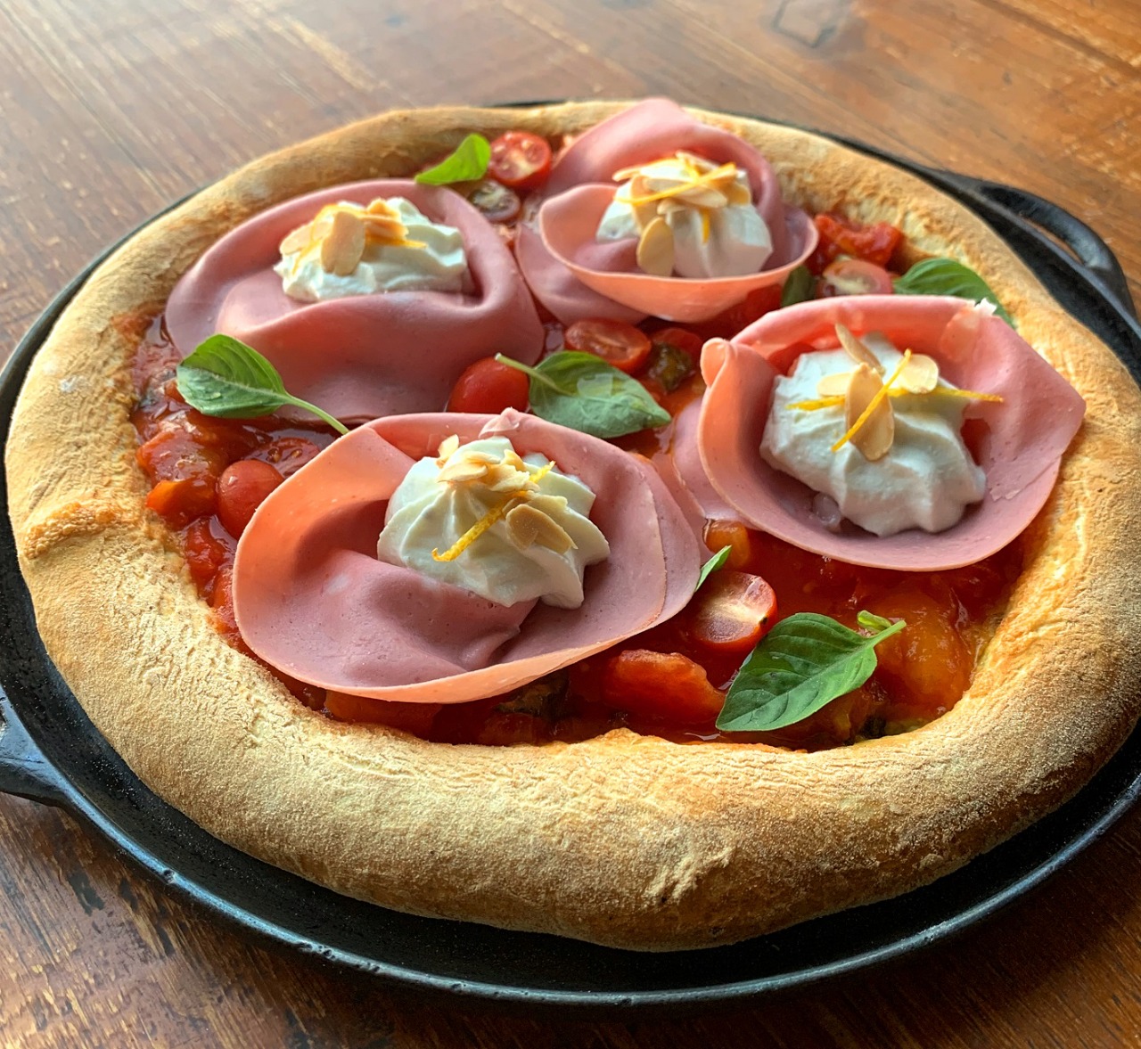 A forneria do Pasta em Casa criou a pizza "Franco Pepe" em homenagem a um dos mais tradicionais pizzaioli da Itália
