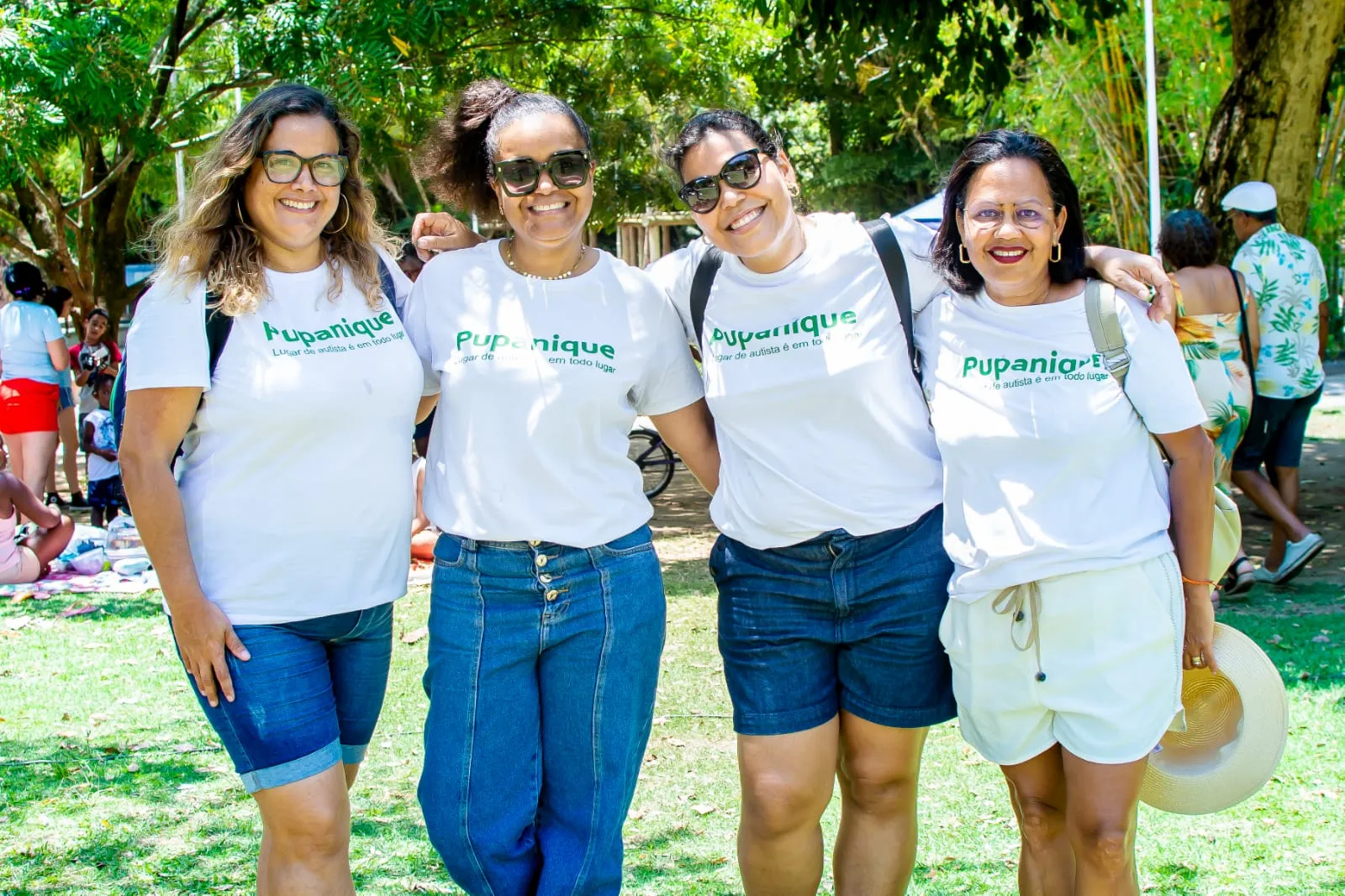 Maíra Cavalcante, Marleide Nogueira, Iara Pereira e Rosangela Souza administram a Associação Mães Autismo