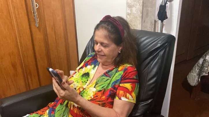 Ana Lúcia tem 73 anos e é assídua nas redes sociais