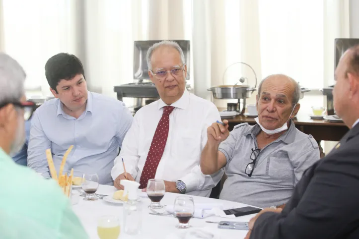 Colunista do GRUPO A TARDE, Levi Vasconcelos, ao lado do presidente da Alba