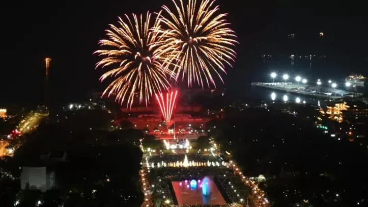 Queima de fogos celebra a chegada de 2023 em Manila, capital das Filipinas