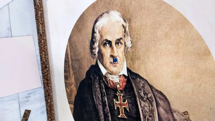 Quadro de José Bonifácio danificado