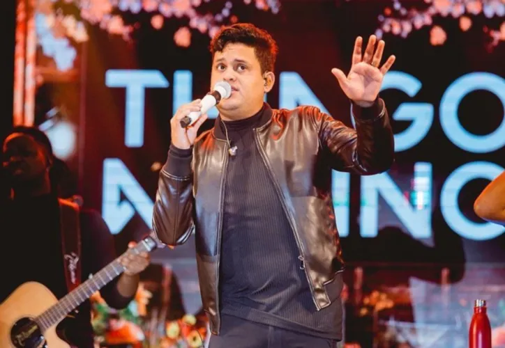 O cantor Thiago Aquino é um dos grandes sucessos recentes na música baiana