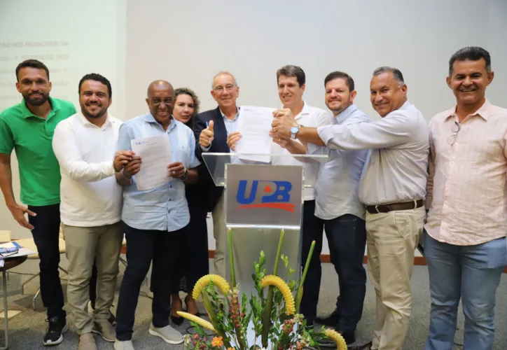 Representantes da UPB, FECBahia, APLB e Undime firmaram um protocolo de intenções
