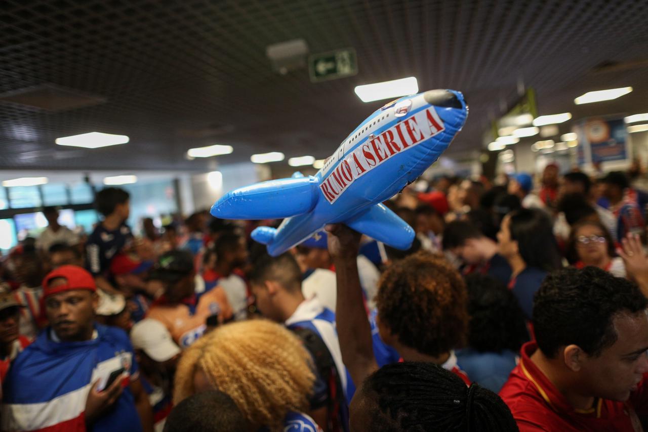 Imagem ilustrativa da imagem Delegação do Bahia é recebida com festa no aeroporto de Salvador