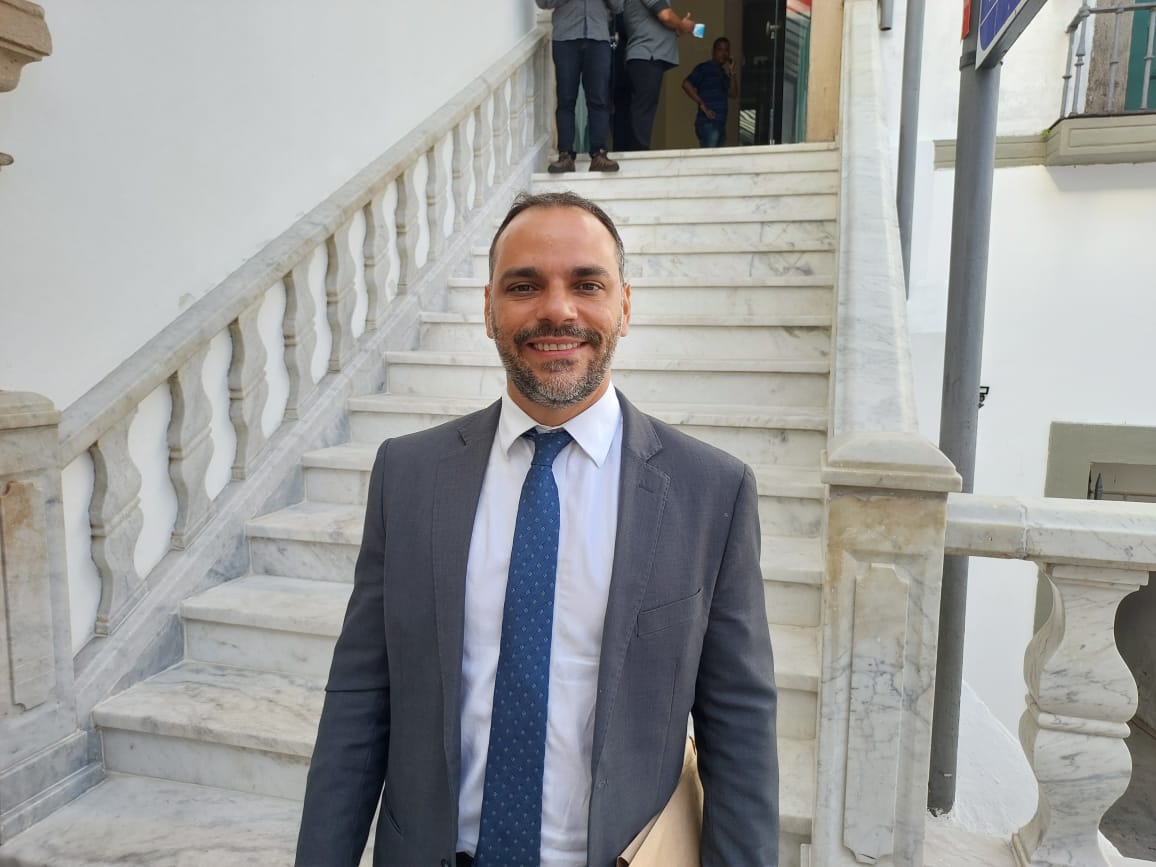Vereador Augusto Vasconcelos deixa a liderança da oposição, mas segue como ouvidor-geral da Câmara