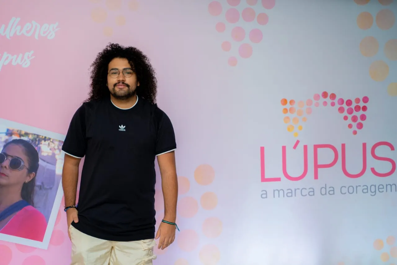 O diretor da série e estudante do Centro Universitário Belas Artes de São Paulo, Marcos Souza, de 23 anos