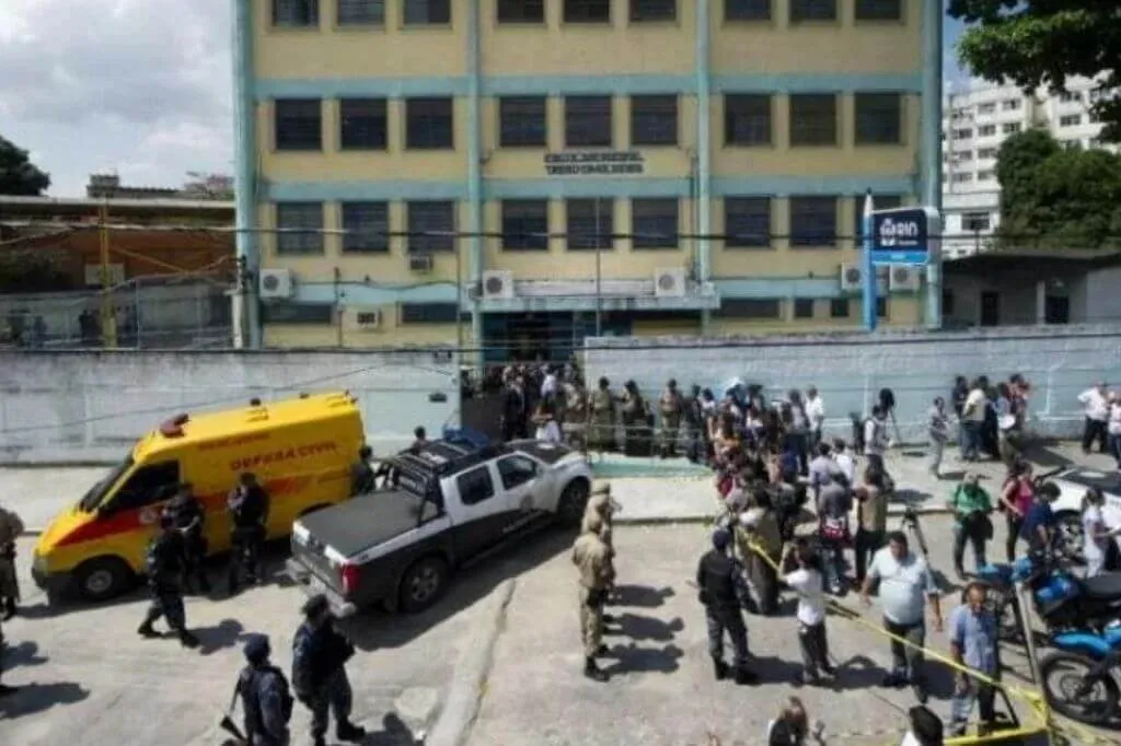 No dia 7 de abril de 2011, um homem de 23 anos invadiu a Escola Municipal Tasso da Silveira, em Realengo, no Rio de Janeiro, e matou 12 adolescentes