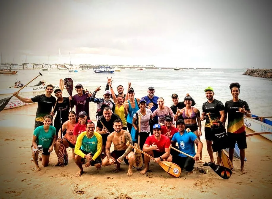 A paixão pela canoa havaiana une alunos e capitães de vários clubes de Salvador