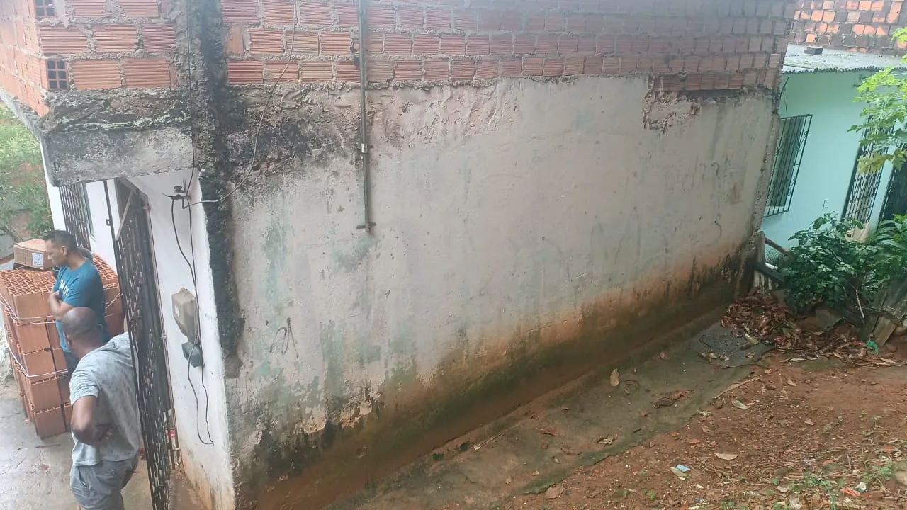 Muro da casa de Gilmar Santana, vítima do crime