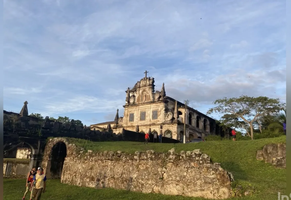 A beleza da Igreja de Santo Antônio do Paraguaçu e parte das ruínas do Convento