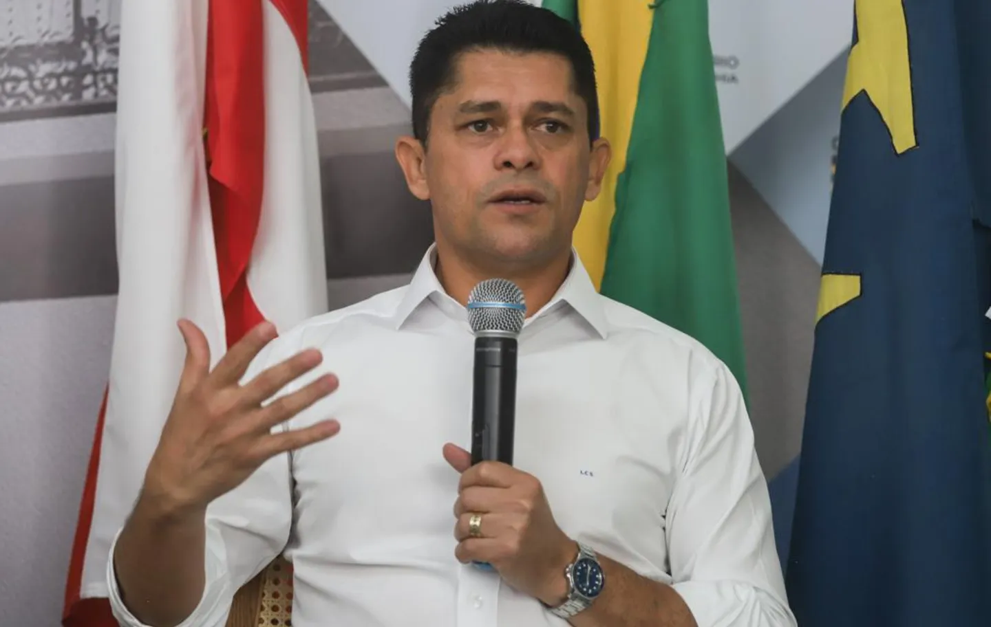o secretário de Infraestrutura e Obras Públicas (Seinfra) Luiz Carlos Souza