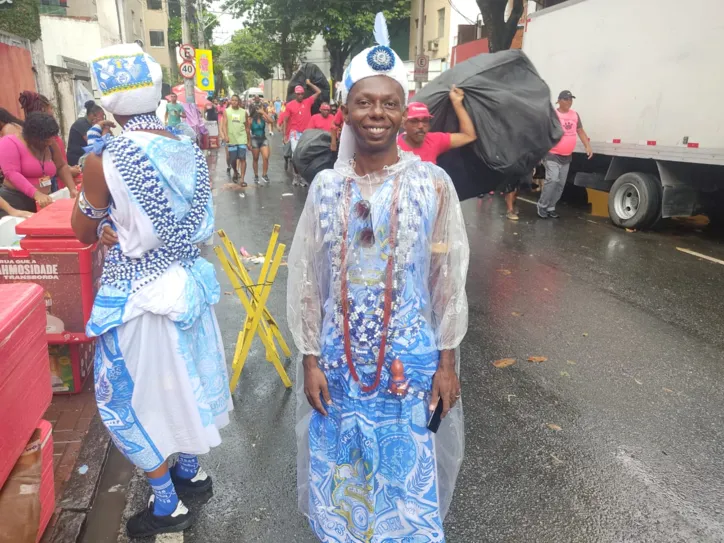 Edjeferson adquiriu a capa de chuva na Barra