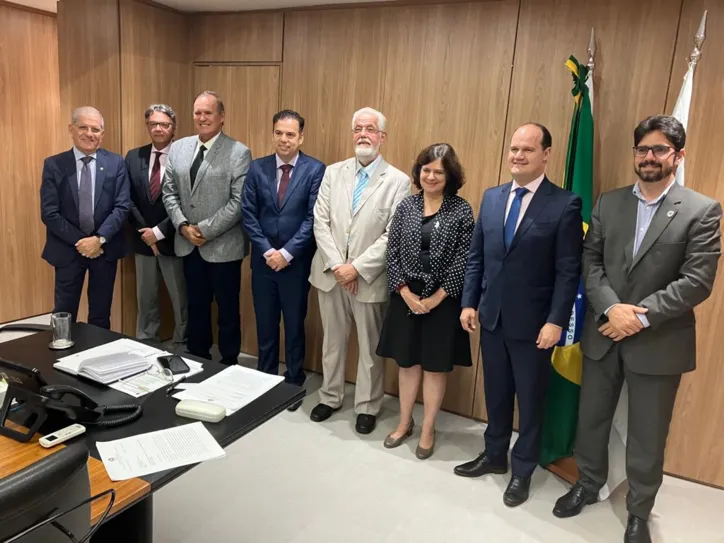 Deputado federal Jorge Solla se reuniu com a ministra da saúde Nísia Trindade