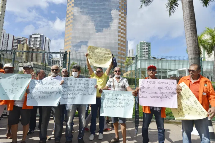 Imagem ilustrativa da imagem Petroleiros protestam por reabertura da sede da Petrobras em Salvador