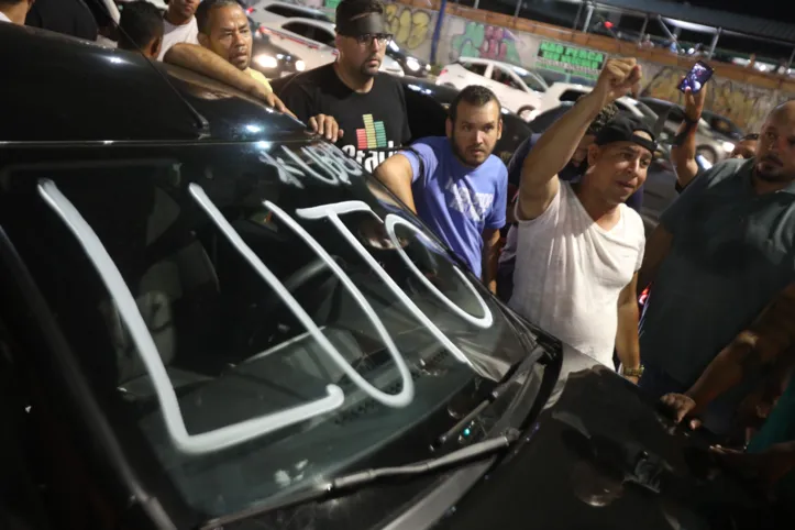 Motoristas de aplicativo fazem protesto após chacina no bairro de Jd. Santo Inacio
Na foto: Protesto na região do Iguatemi
Foto: Felipe Iruatã / Ag. A TARDE
Data: 13/12/2019