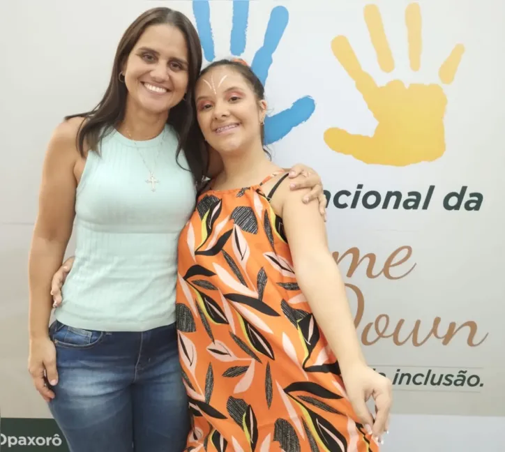 Vanessa Prata, de 41 anos, é mãe de Ana Carolina, de 18