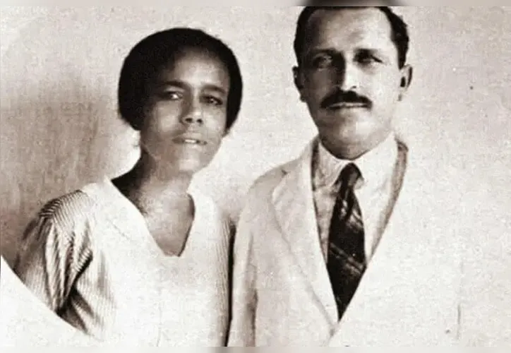 Maria Odília Teixeira (ao lado do marido) foi a primeira médica negra do Brasil