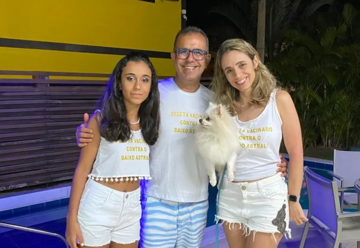 Corretor de imóveis, Antônio Andrade ao lado da esposa e da filha