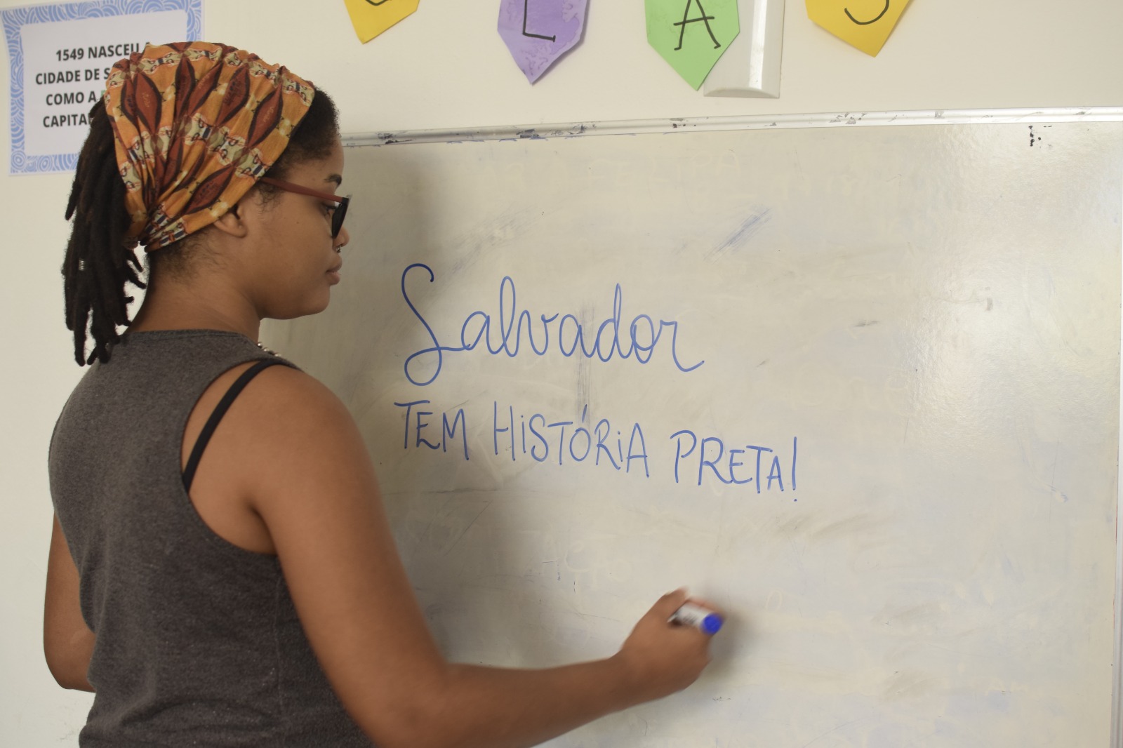 Juliana Santana é professora da Escola Afro-brasileira Maria Felipa