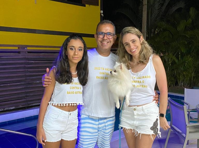 Corretor de imóveis, Antônio Andrade ao lado da esposa e da filha