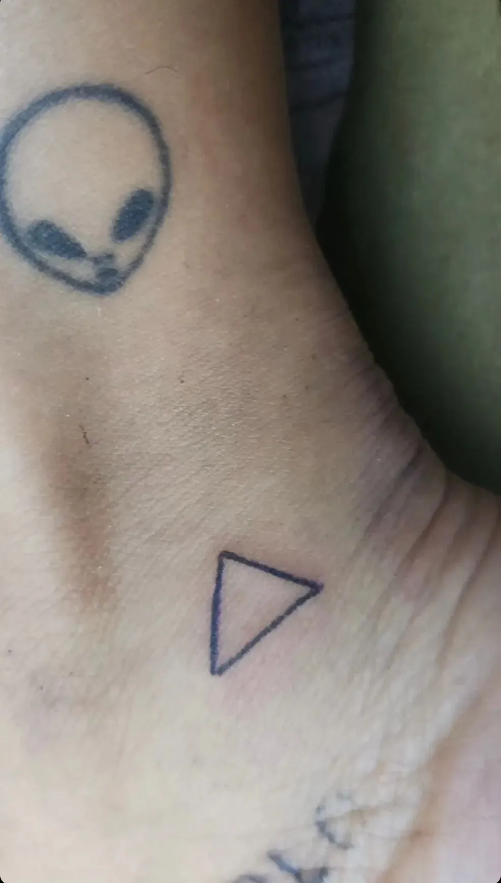 Imagem ilustrativa da imagem Anitta faz tatuagem em parte íntima de namorado; confira o resultado