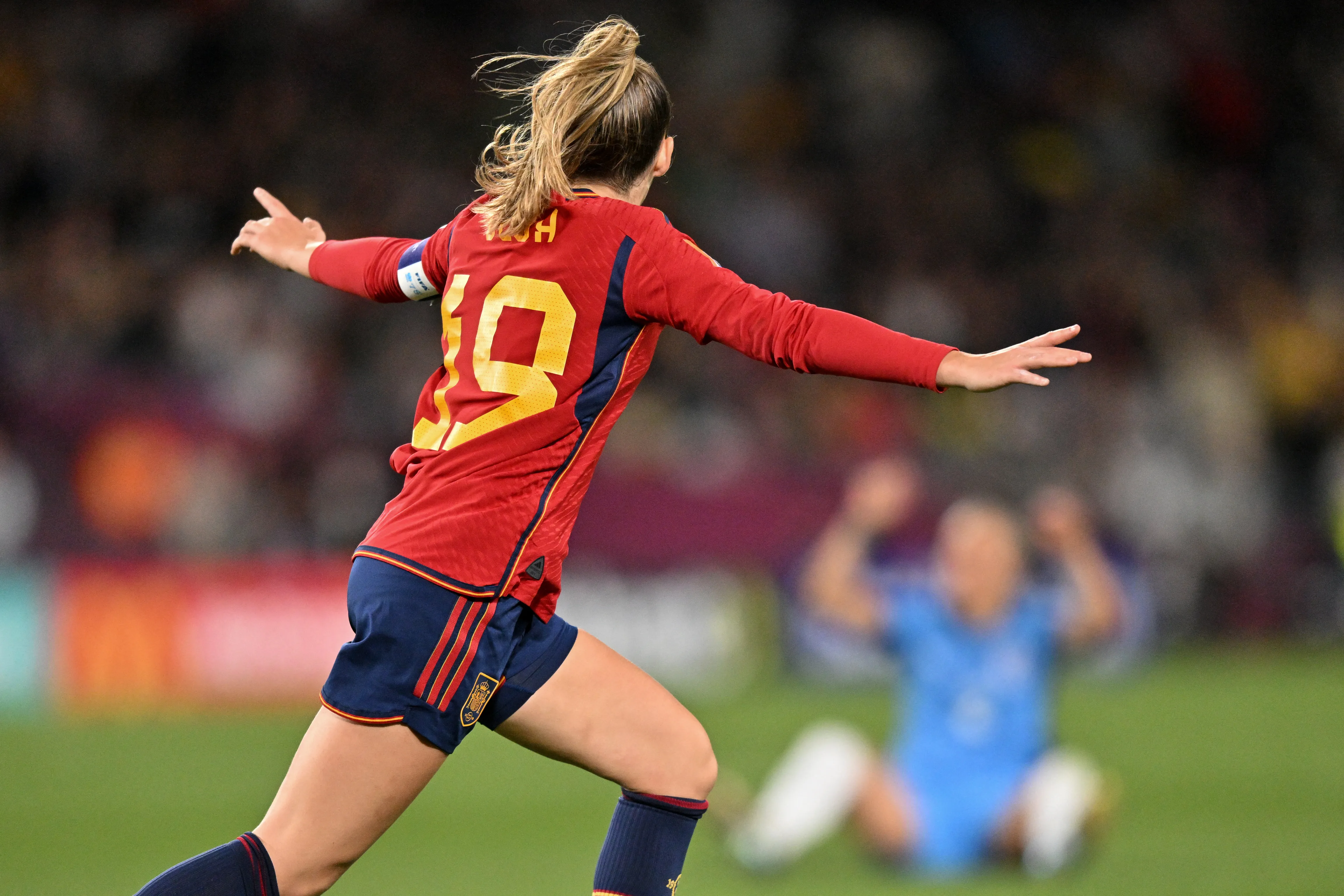 Olga Carmona comemora gol do título