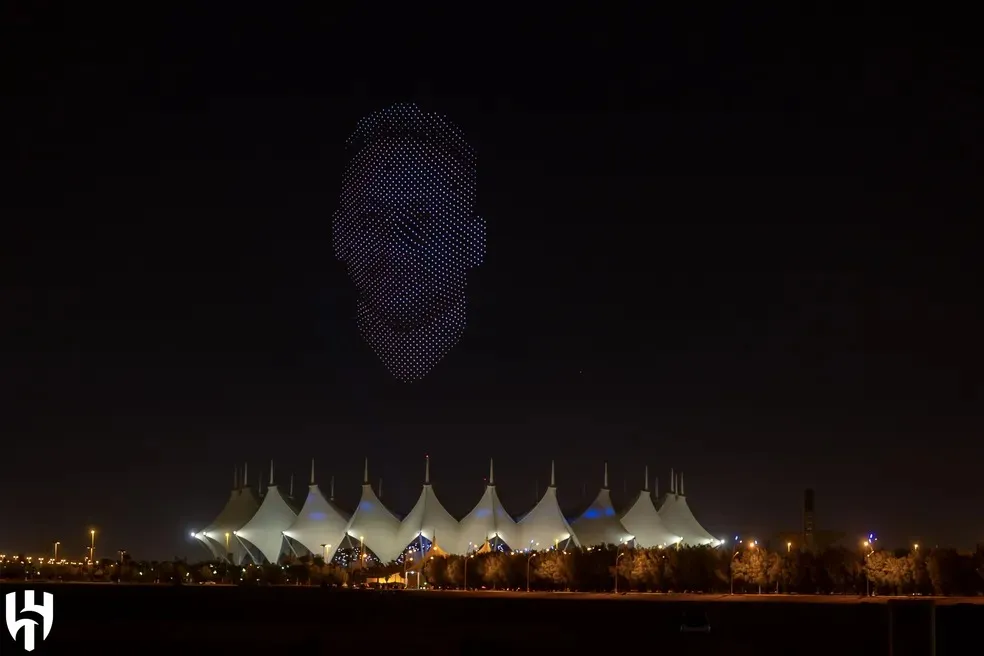 Al-Hilal projeta rosto de Neymar no céu de Riade