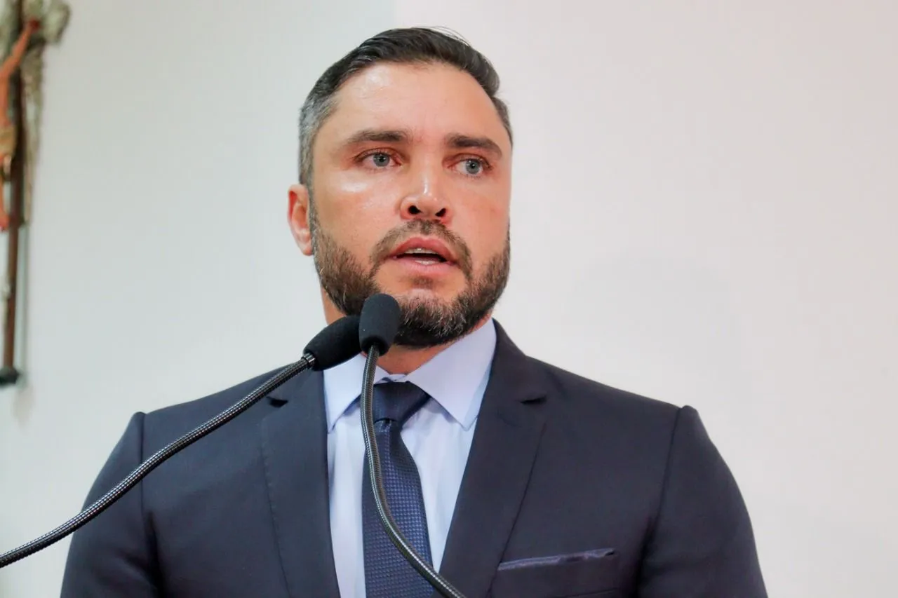 Vice-prefeito, Leonardo Bandeira rompeu com grupo de Suzana e pode entrar na disputa