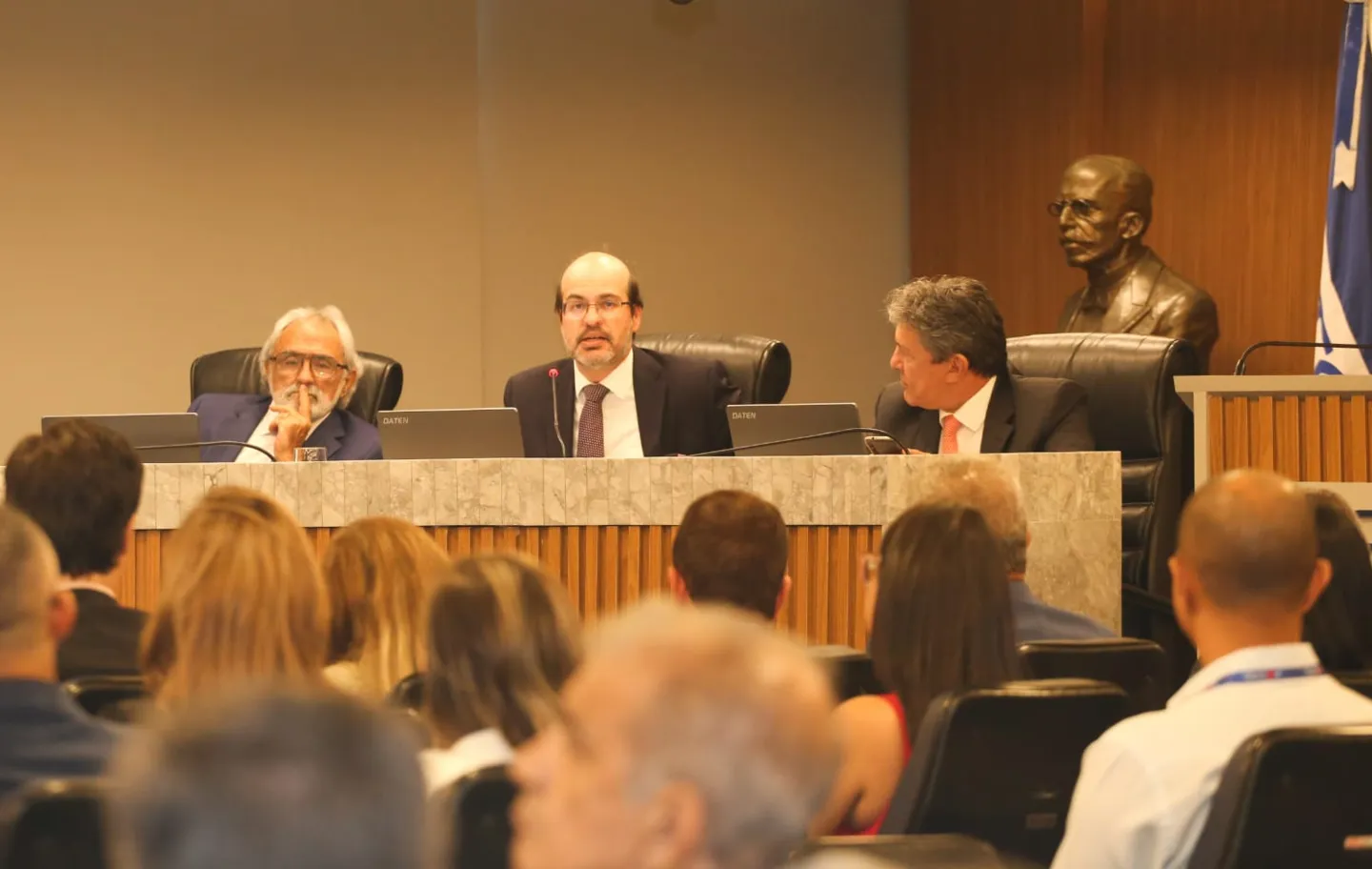 Relator do processo, o relator Gildásio Penedo Filho inicia sua fala sobre a apreciação de contas da gestão Rui Costa em 2022