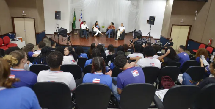 Roda de Conversa teve como objetivo estimular os estudantes a mergulharem na verdadeira história da Bahia