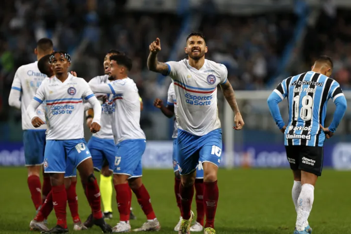 Everaldo comemora golaço contra o Grêmio