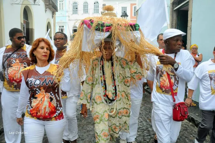 Aspecto da Caminhada Azoany quando ela encontra a Procissão de São Roque.