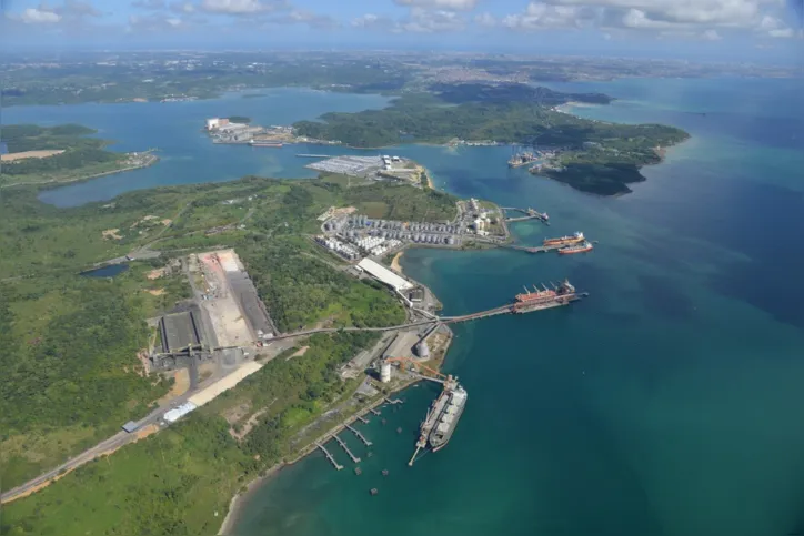 Porto de Aratu, localizado em Candeias