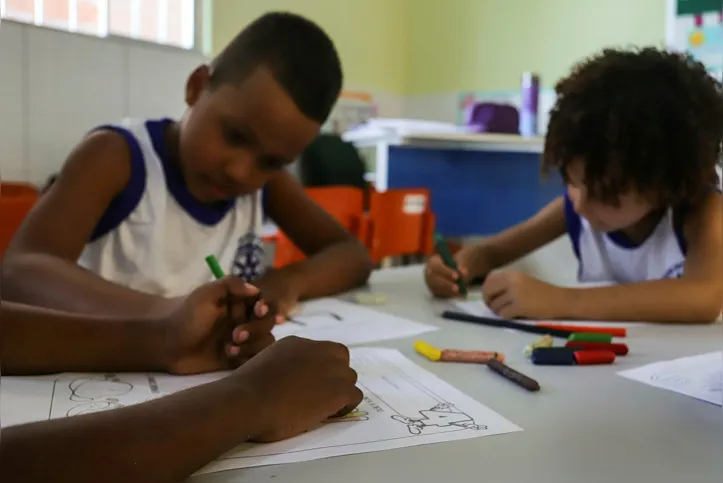 Unidade oferece ensino integral a cerca de 100 crianças da comunidade quilombola