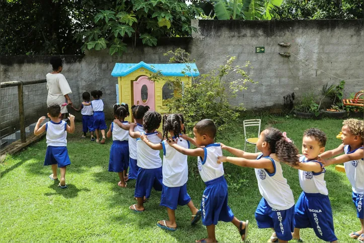 Crianças desenvolvem diversas atividades na unidade