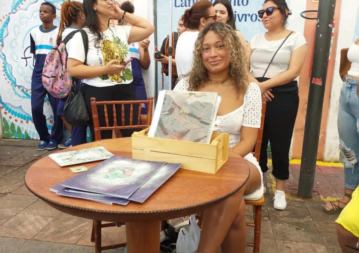 A ilustradora Faw Carvalho