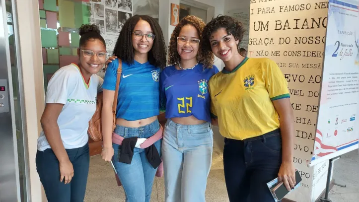 As estudantes Maiara Ribeiro, Ana Beatriz Souza, Emilly Moreira e Mariana Rocha