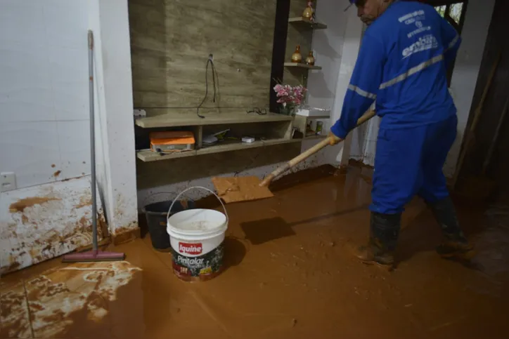 Imagem ilustrativa da imagem Rompimento de tubulação causa transtornos para moradores do Ogunjá