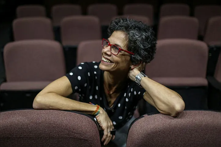 Baiana Ana Paula Bouzas revela emoção ao trazer espetáculo para sua terra natal