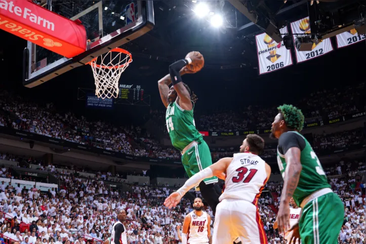 Imagem ilustrativa da imagem Celtics vence o Heat e força o jogo 5 na final da conferência Leste