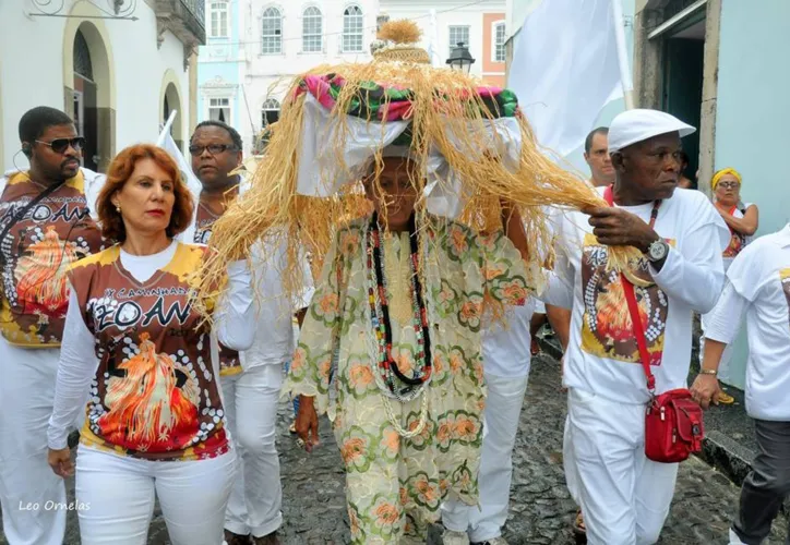 Aspecto da Caminhada Azoany quando ela encontra a Procissão de São Roque.