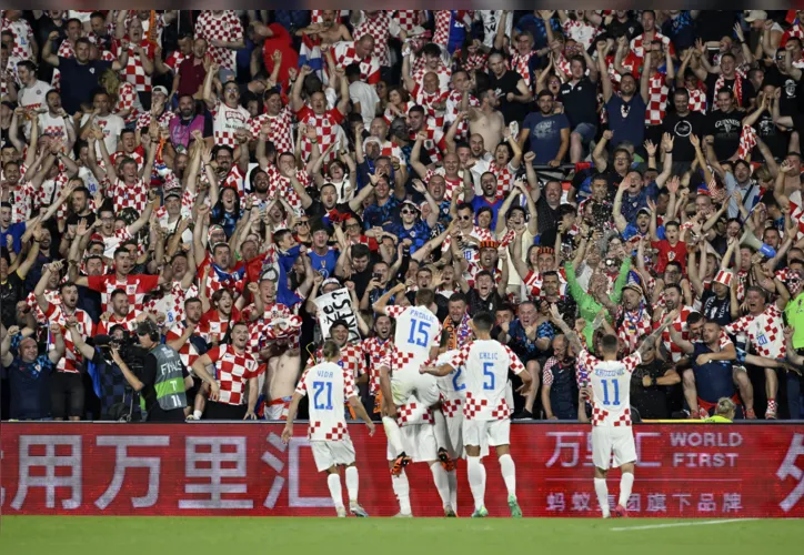 Seleção Croata comemora vaga na final com os seus torcedores