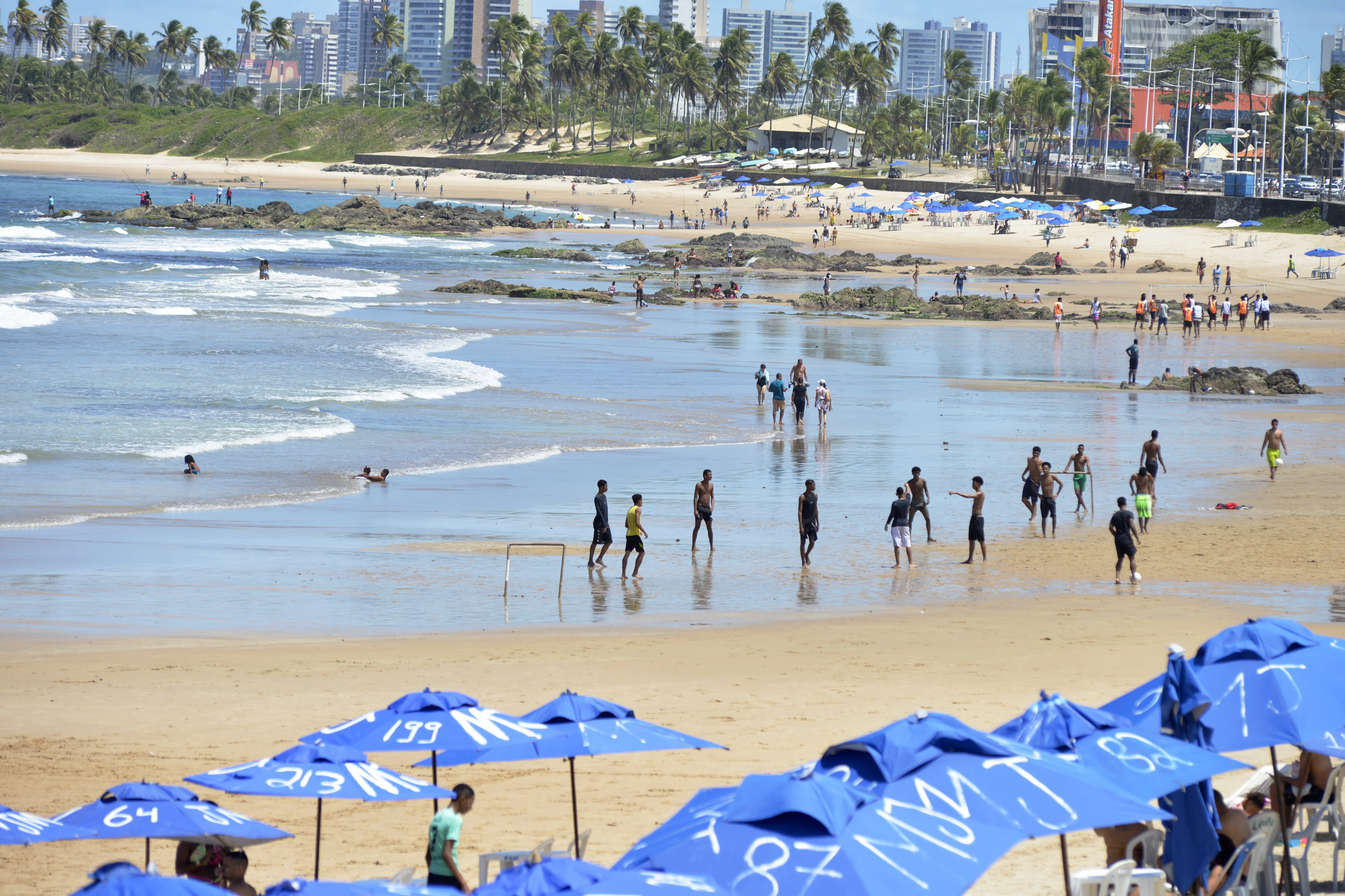 Especialistas avaliam riscos de praias impróprias em Salvador