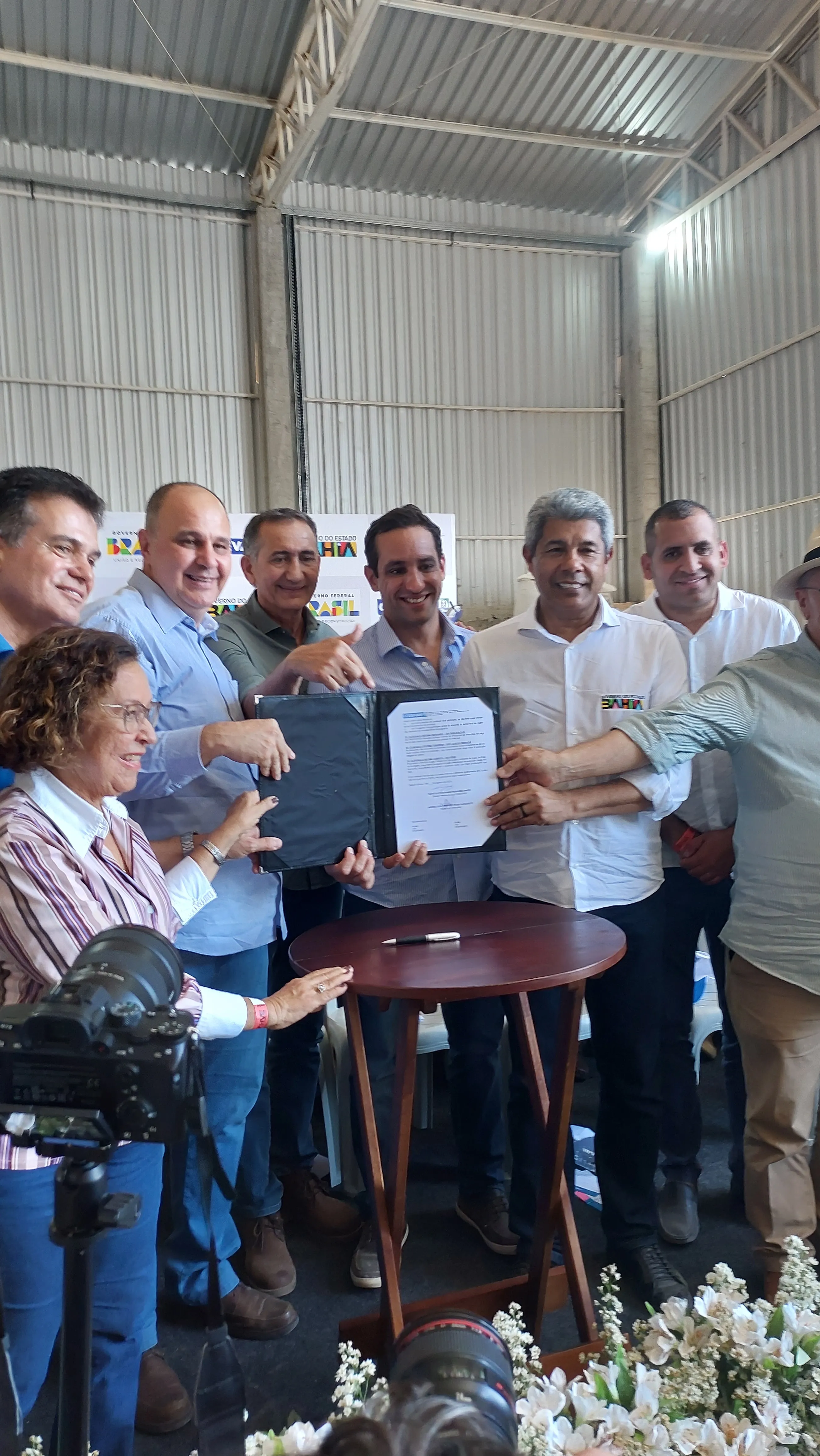 Governador da Bahia, Jerônimo Rodrigues,  presidente da Codevasf, Marcelo Moreira, ministro da integração e desenvolvimento regional, Waldez Góes e Reitor do IFBaiano, Aécio José de Araújo