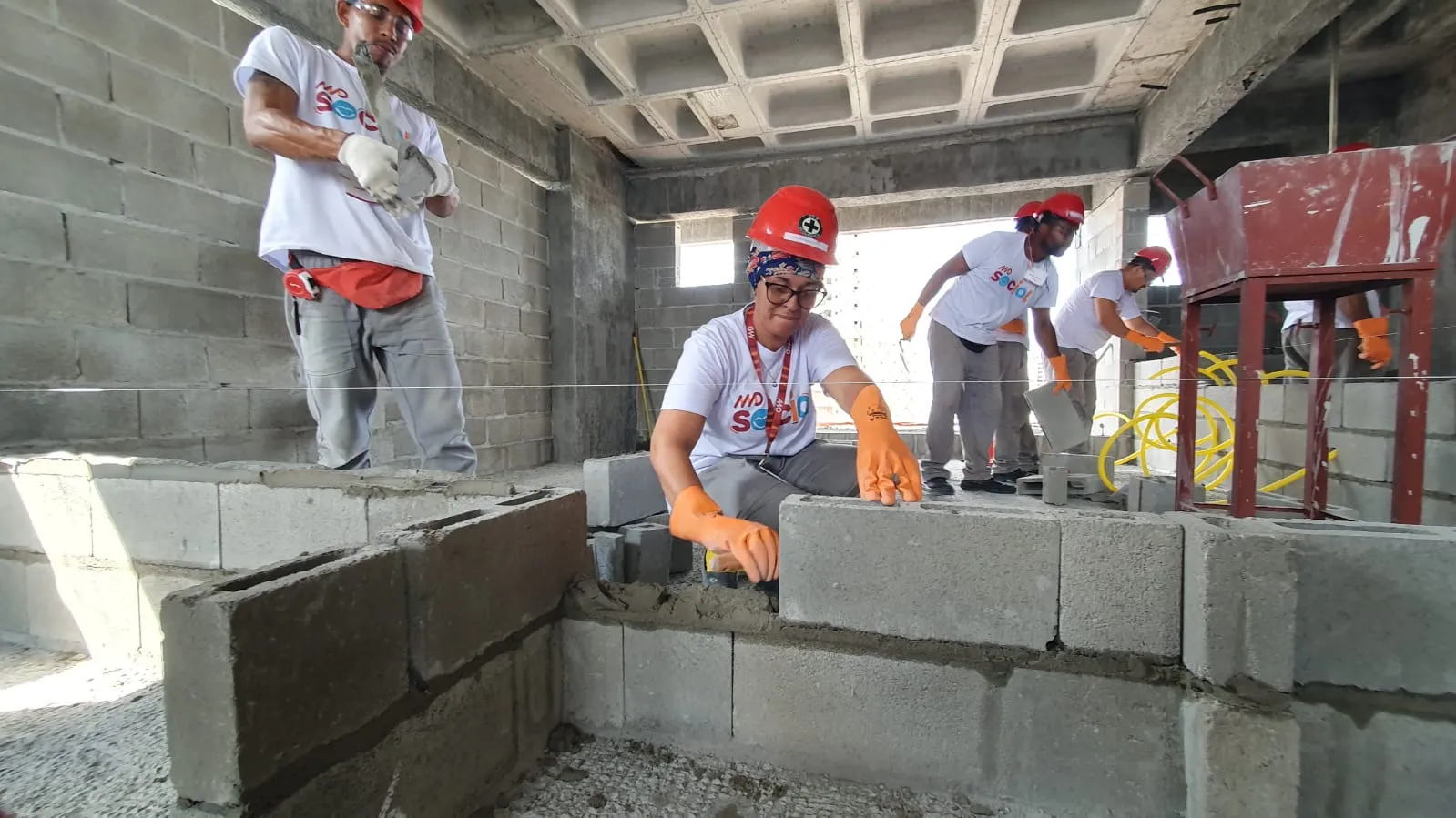Imagem ilustrativa da imagem Mulheres participam de projeto de capacitação em construção civil